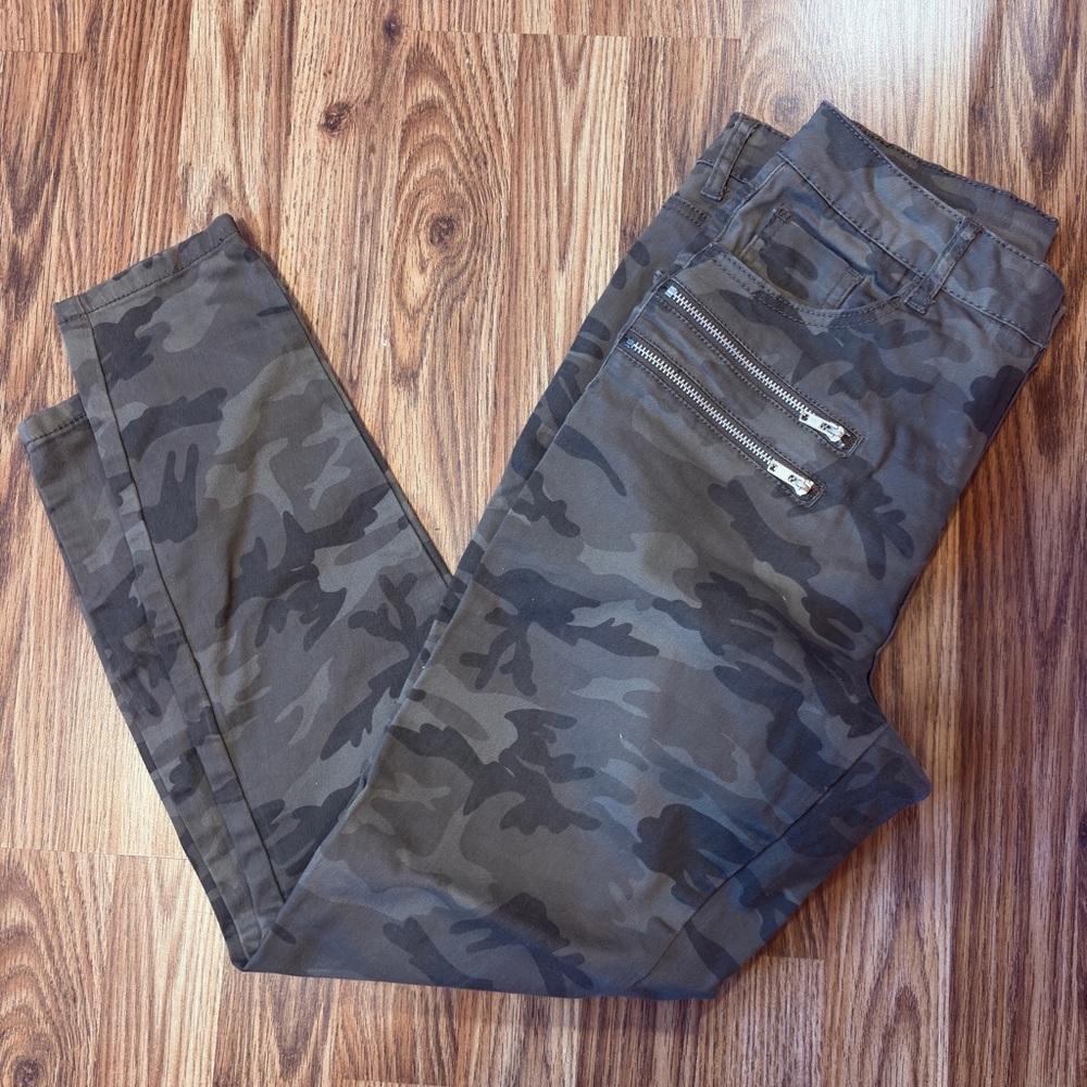 New Look Women's Camo Straight Leg Pants - Olive & Dark Green